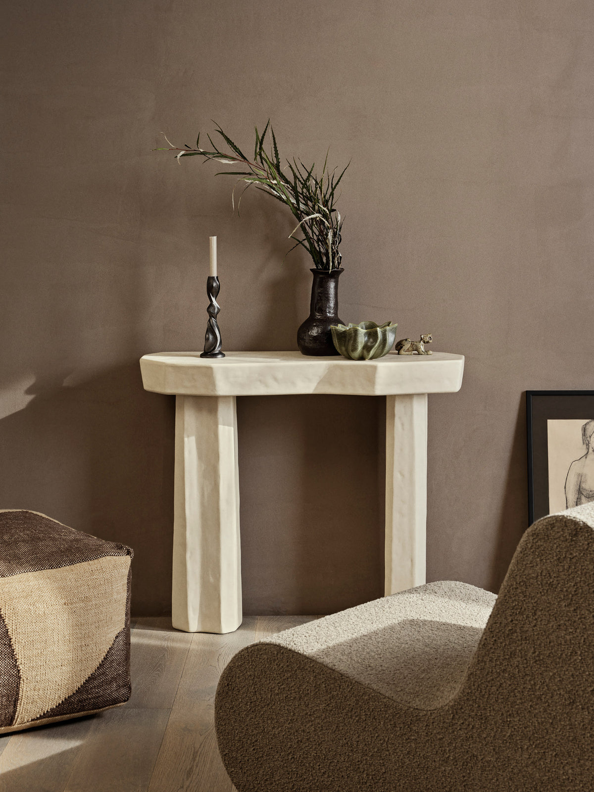 Gale Kerzenhalter H25 in Blackened Aluminium präsentiert im Onlineshop von KAQTU Design AG. Kerzenständer ist von Ferm Living