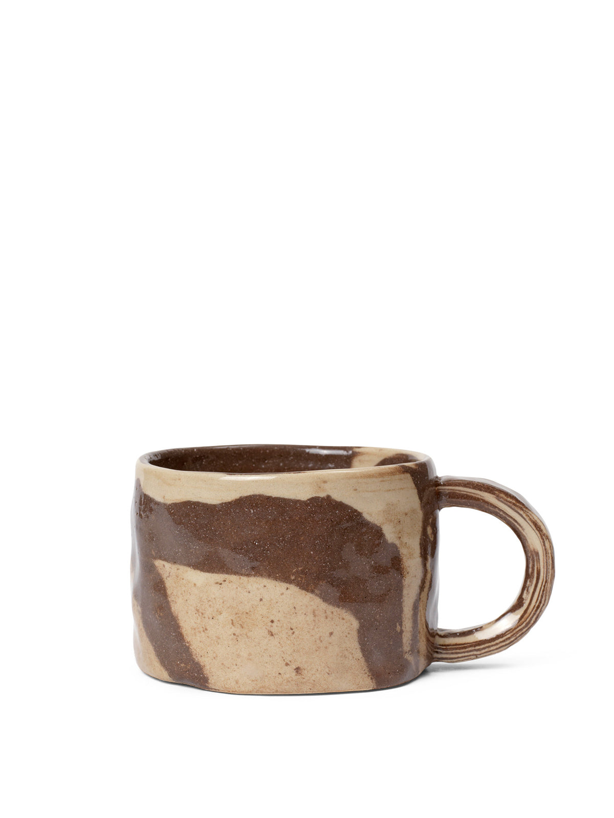 Ryu Becher von Ferm Living aus geschichtetem Steinzeug mit transparenter Glasur in Sand/Brown, Tasse mit individuellem Muster aus der Sekki-Serie