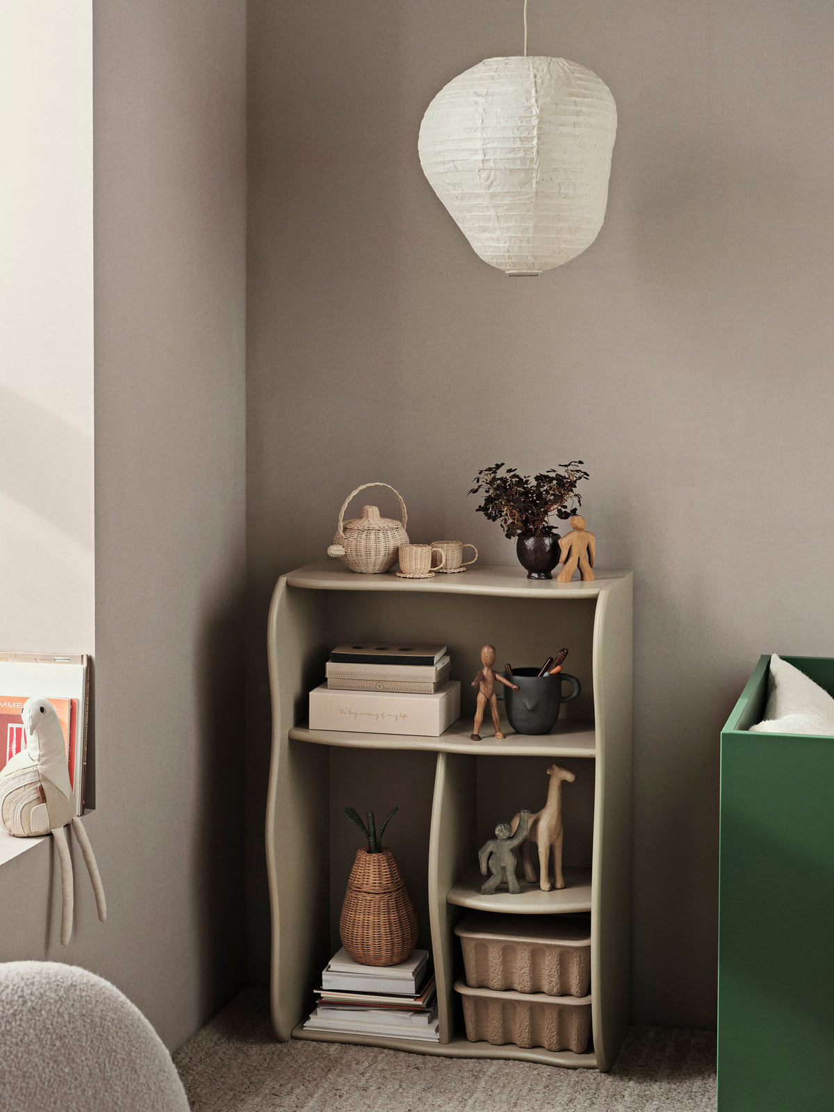 Slope Bücherregal in Cashmere präsentiert im Onlineshop von KAQTU Design AG. Bücherregal ist von Ferm Living