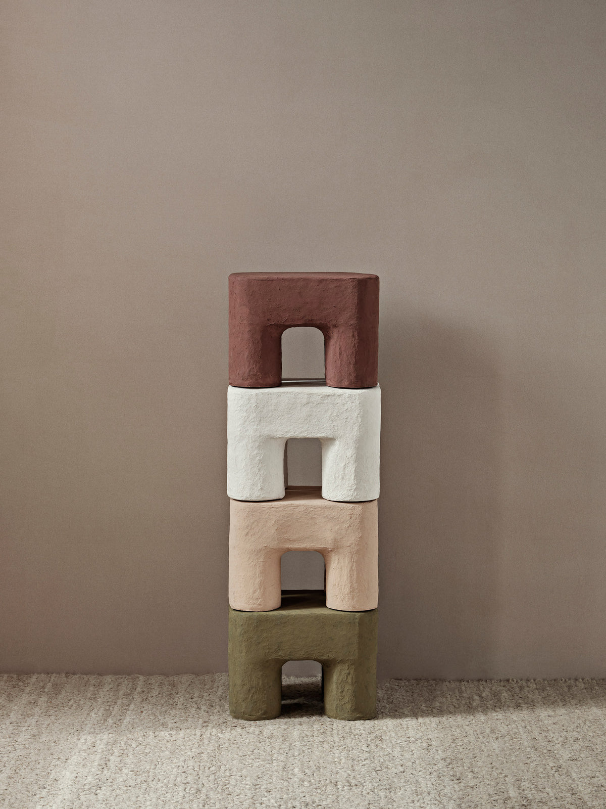 Podo Hocker in White präsentiert im Onlineshop von KAQTU Design AG. Hocker ist von Ferm Living