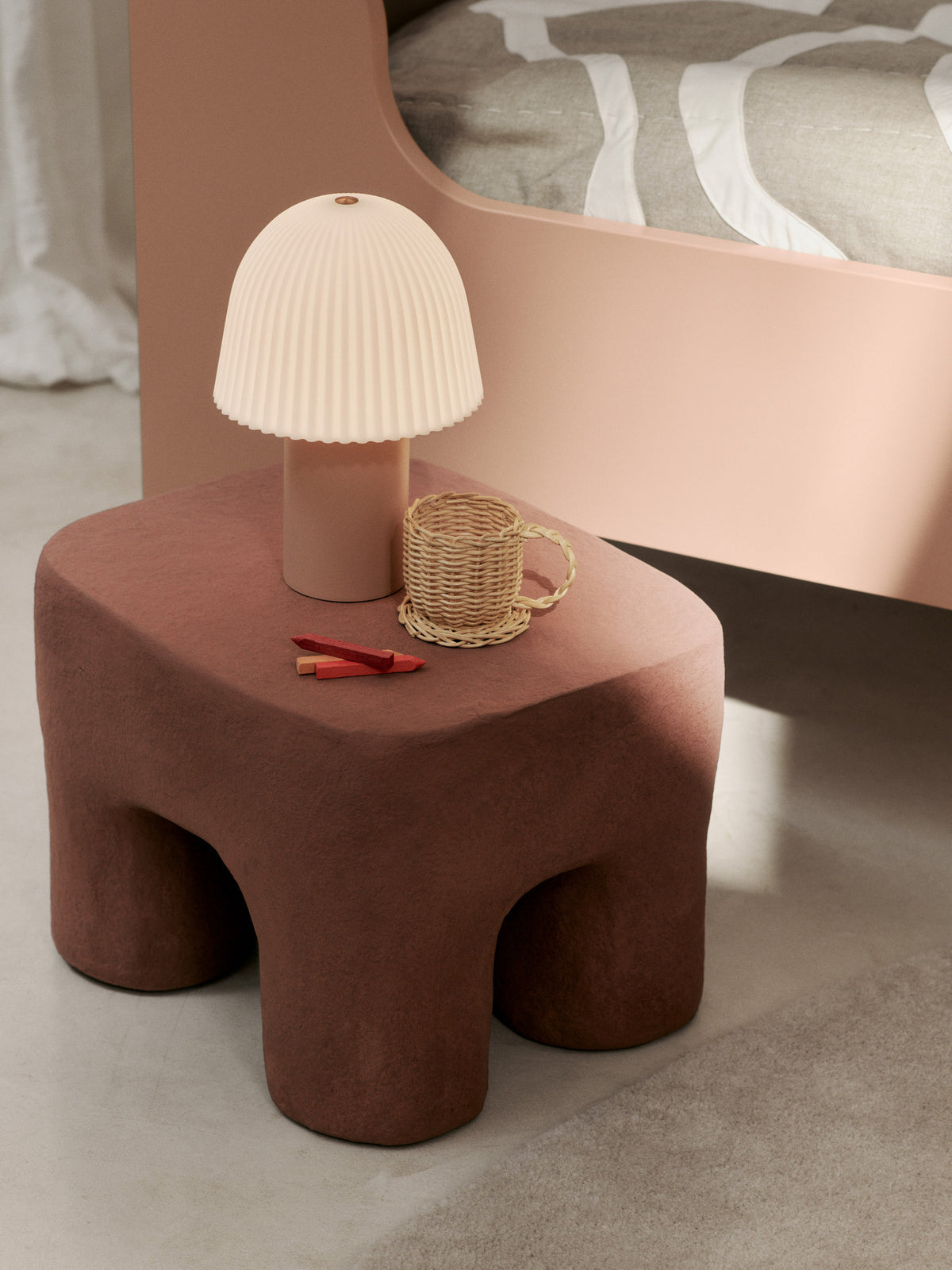 Podo Hocker in Red Brown präsentiert im Onlineshop von KAQTU Design AG. Hocker ist von Ferm Living