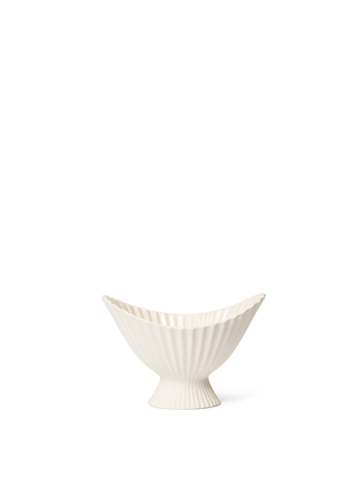 Fountain Schale von Ferm Living in Offwhite, Steingut mit gefältelter Oberfläche, aussen unglasiert, innen glasiert, in mehreren Grössen.