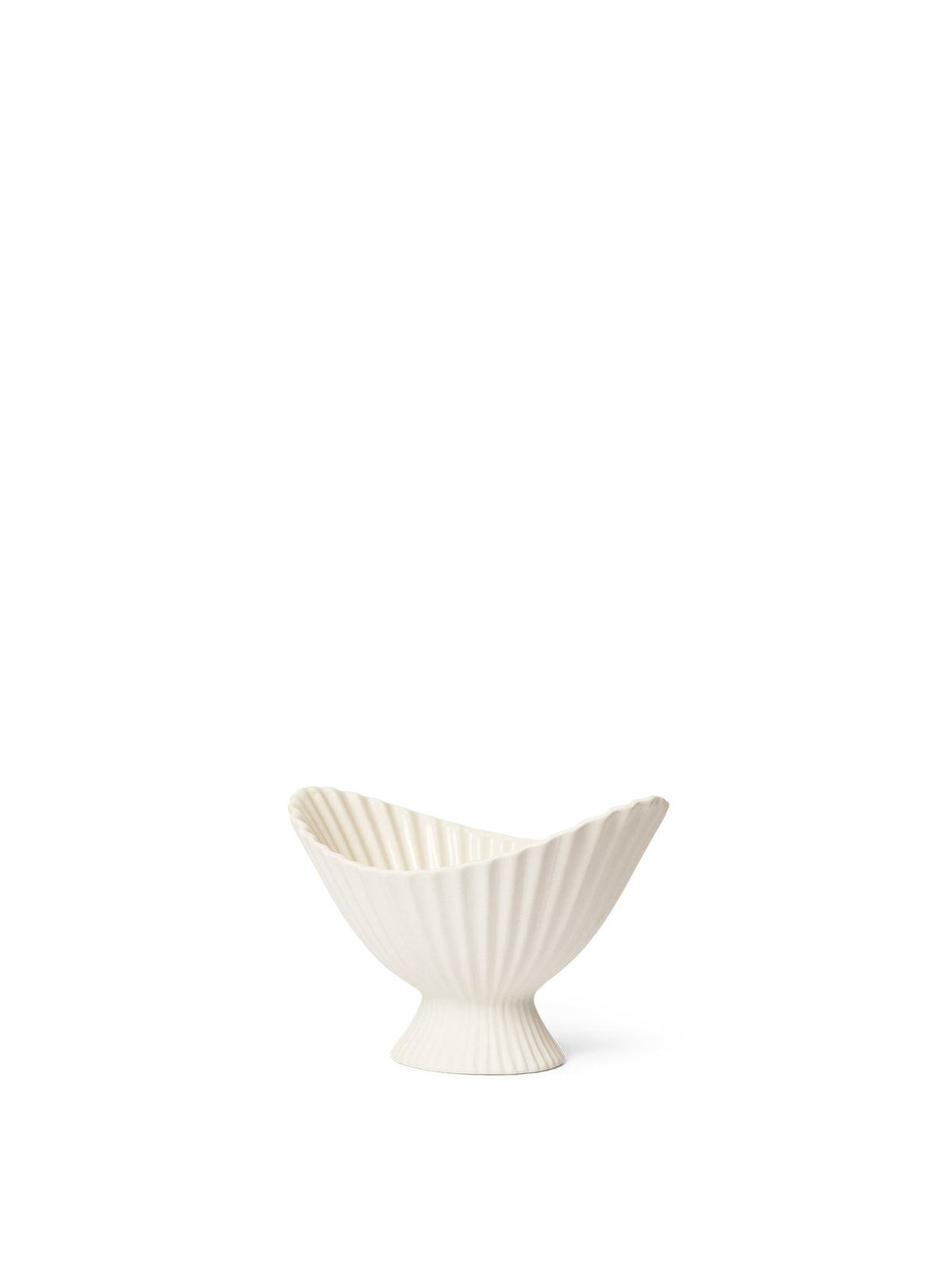 Fountain Schale von Ferm Living in Offwhite, Steingut mit gefältelter Oberfläche, aussen unglasiert, innen glasiert, in mehreren Grössen.