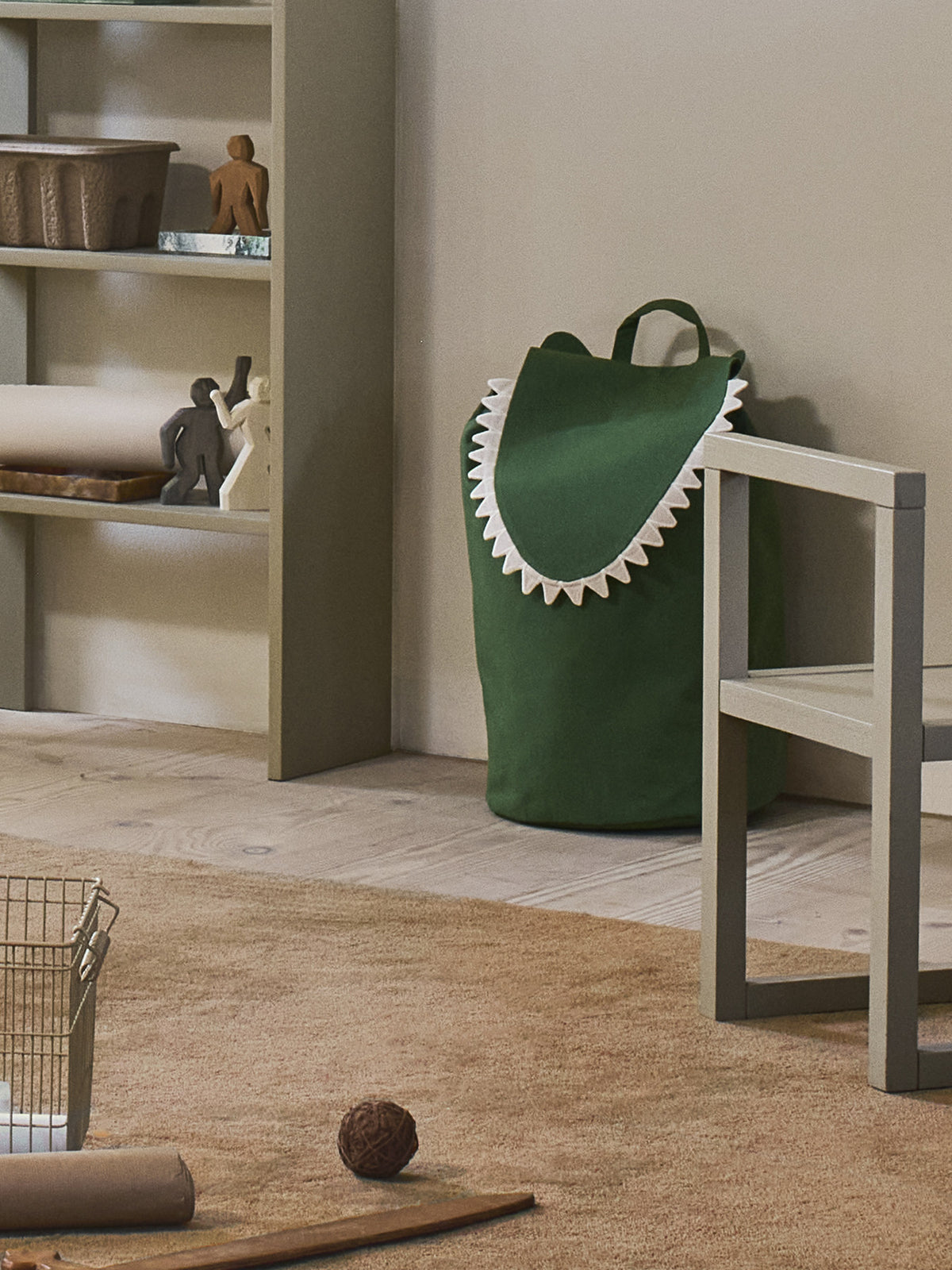 Crocodile Storage in Artichoke Green präsentiert im Onlineshop von KAQTU Design AG. Objekte Kids ist von Ferm Living