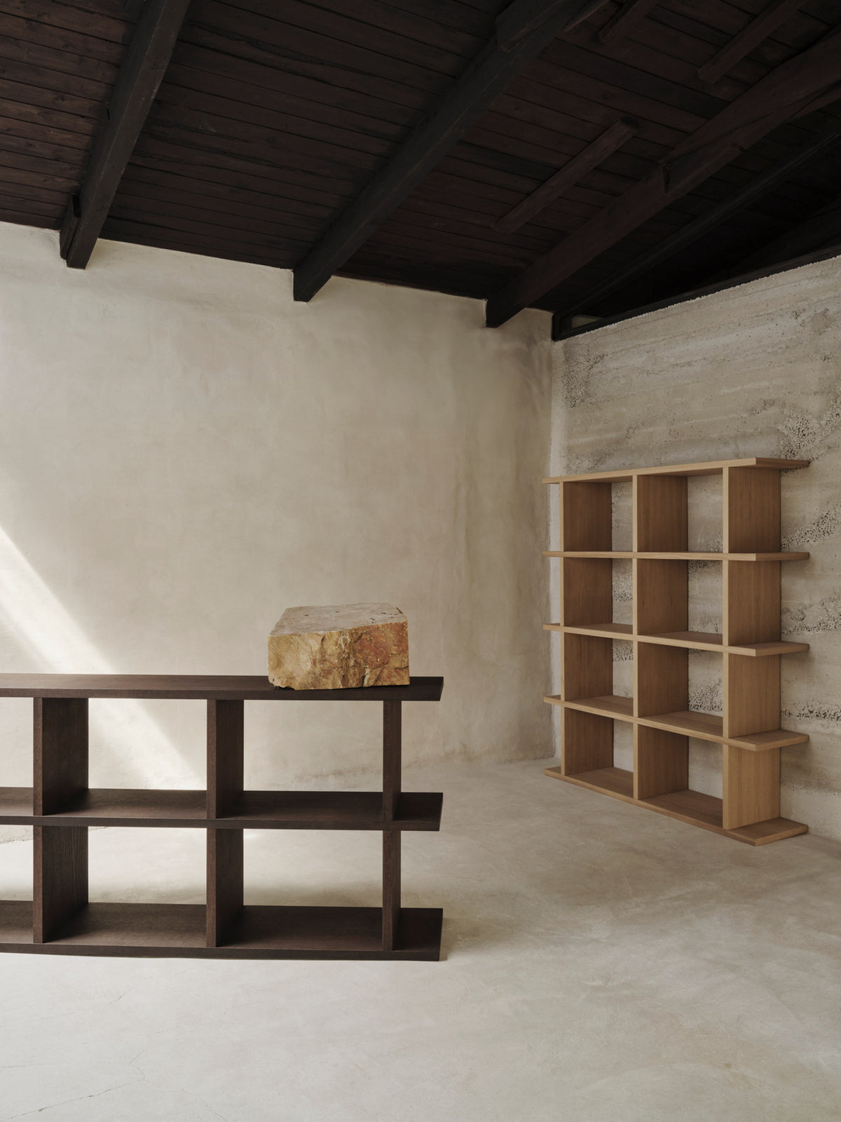 Kona Bücherregal 2x4 in Natural präsentiert im Onlineshop von KAQTU Design AG. Bücherregal ist von Ferm Living