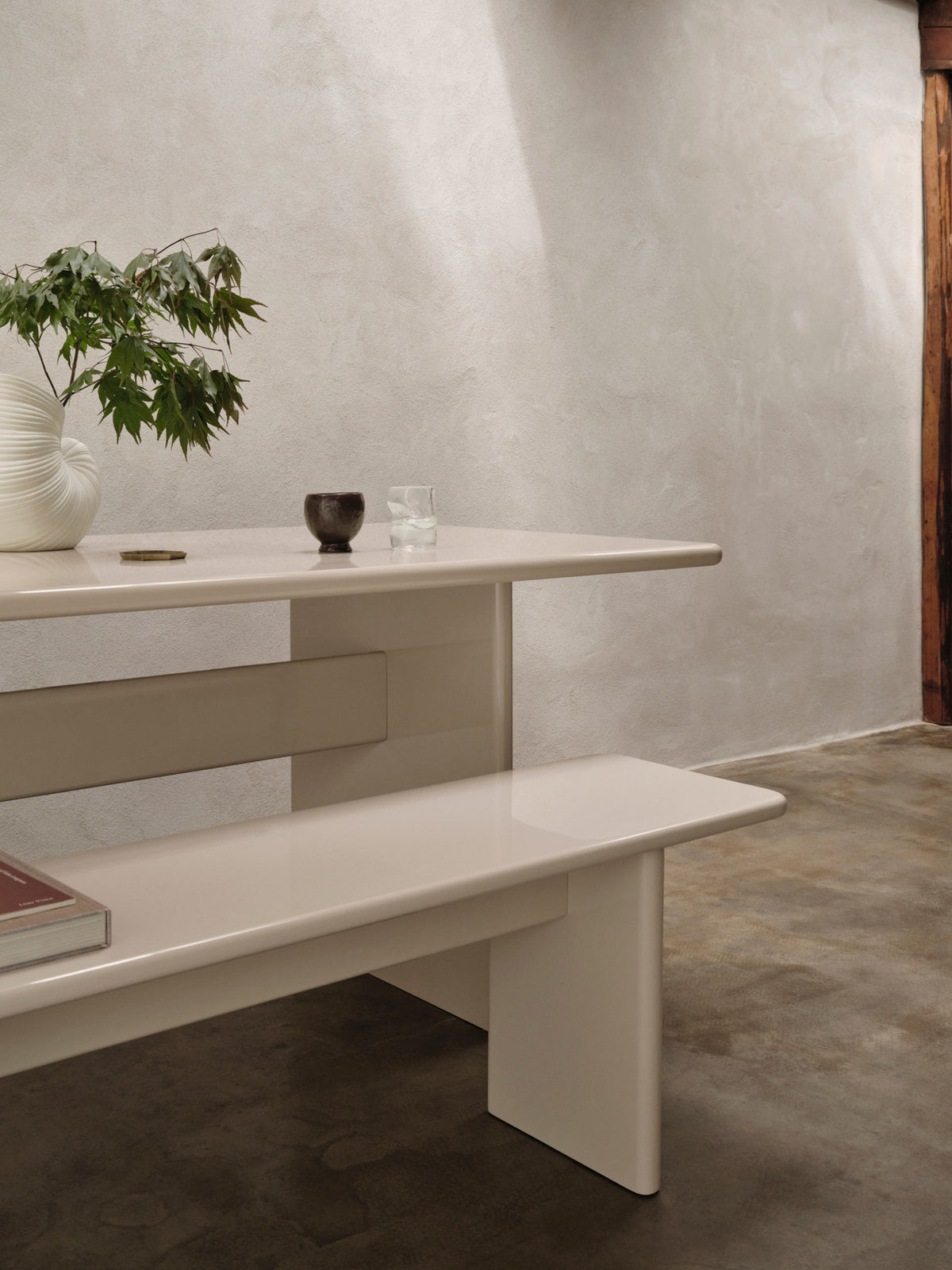 Rink Bank 200 in Eggshell präsentiert im Onlineshop von KAQTU Design AG. Sitzbank ist von Ferm Living