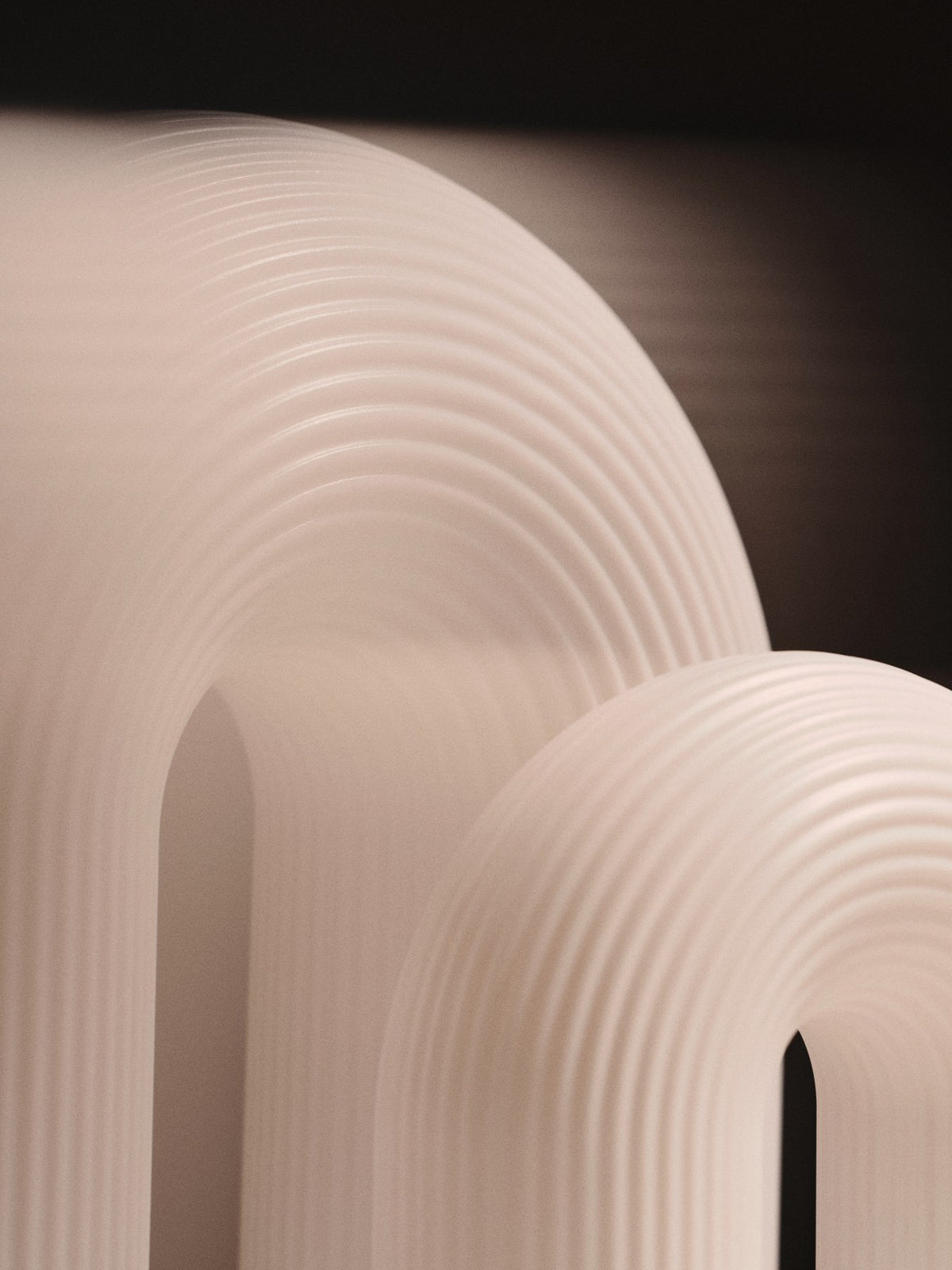 Vuelta portable Tischleuchte in White präsentiert im Onlineshop von KAQTU Design AG. Tischleuchte ist von Ferm Living