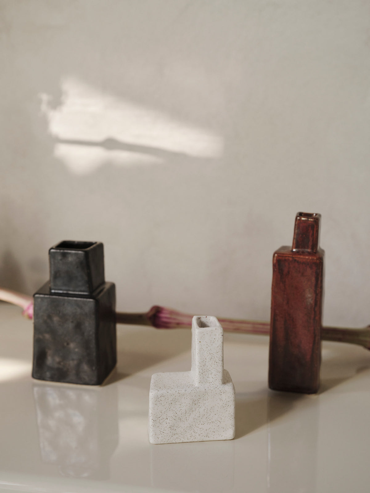 Koa Vases Set of 3 in Multi präsentiert im Onlineshop von KAQTU Design AG. Vase ist von Ferm Living