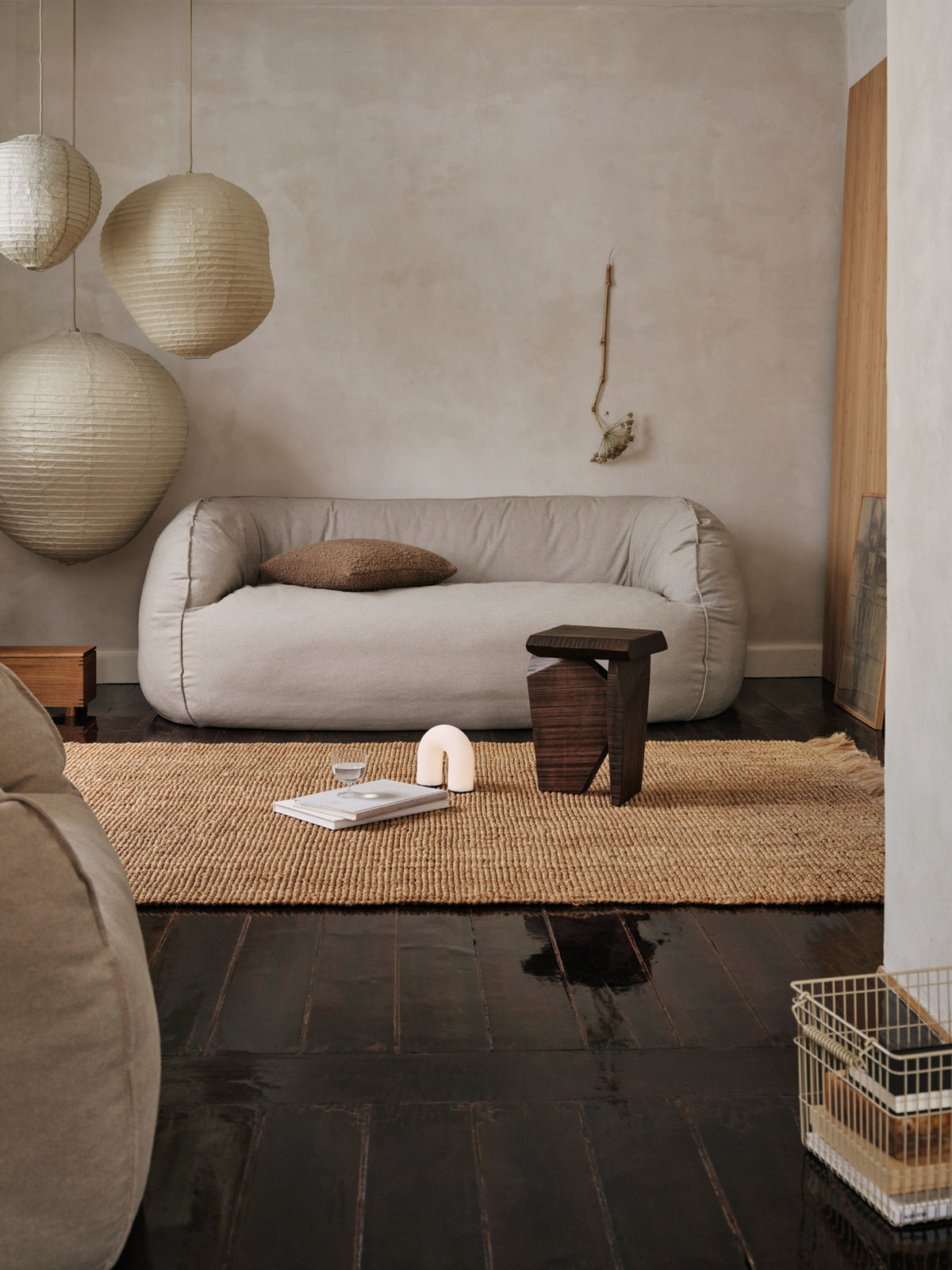 Silva Piece in Dark Stained Mango Wood präsentiert im Onlineshop von KAQTU Design AG. Beistelltisch ist von Ferm Living