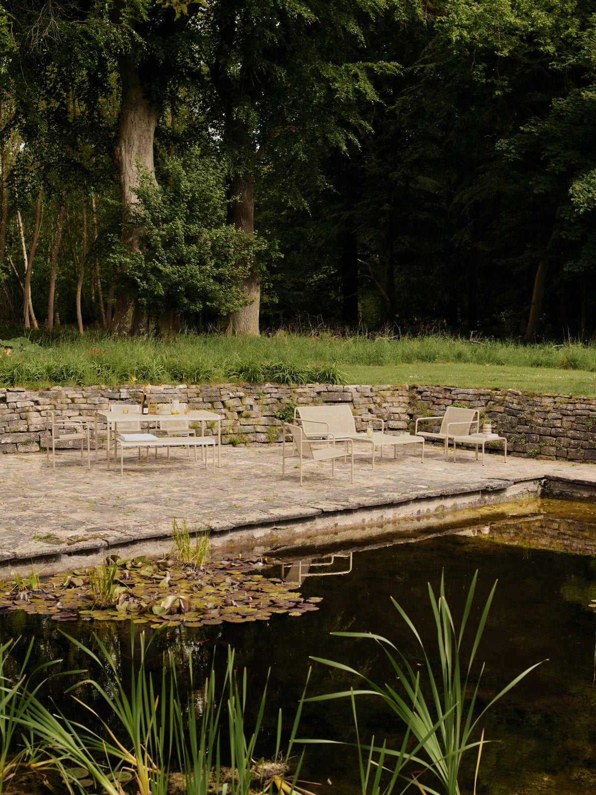 Dapple Esstisch 80 x 80 in Kaschmir präsentiert im Onlineshop von KAQTU Design AG. Gartentisch ist von Ferm Living