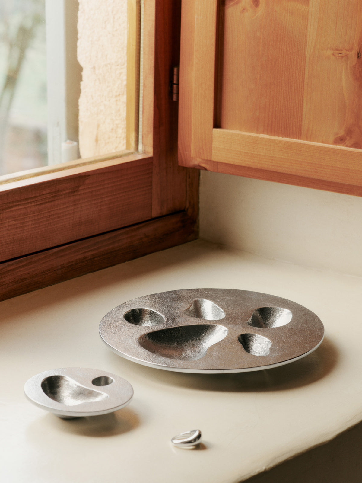 Niche Schale in Aluminium präsentiert im Onlineshop von KAQTU Design AG. Schale ist von Ferm Living