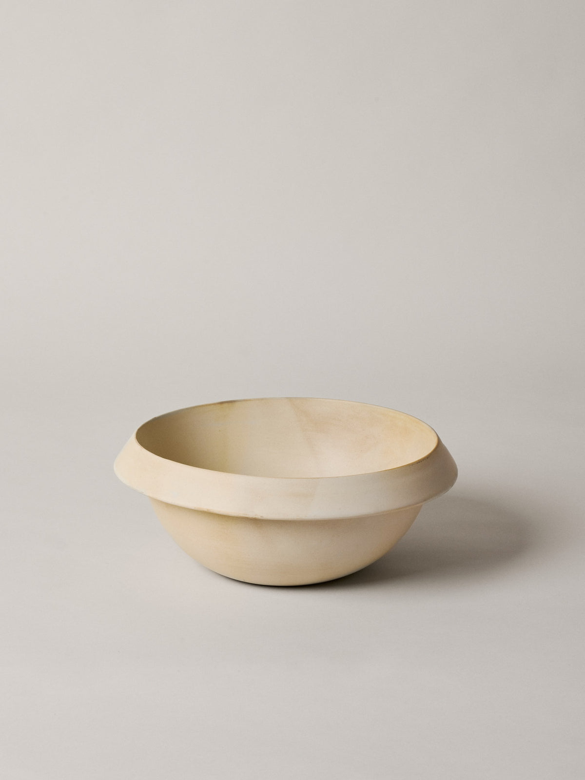 Erena Servierschale Ø32 in Sahne präsentiert im Onlineshop von KAQTU Design AG. Platte ist von Ferm Living