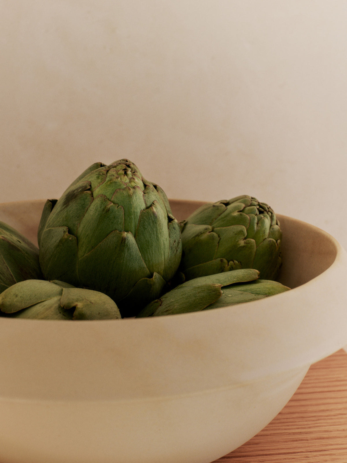 Erena Servierschale Ø32 in Sahne präsentiert im Onlineshop von KAQTU Design AG. Platte ist von Ferm Living