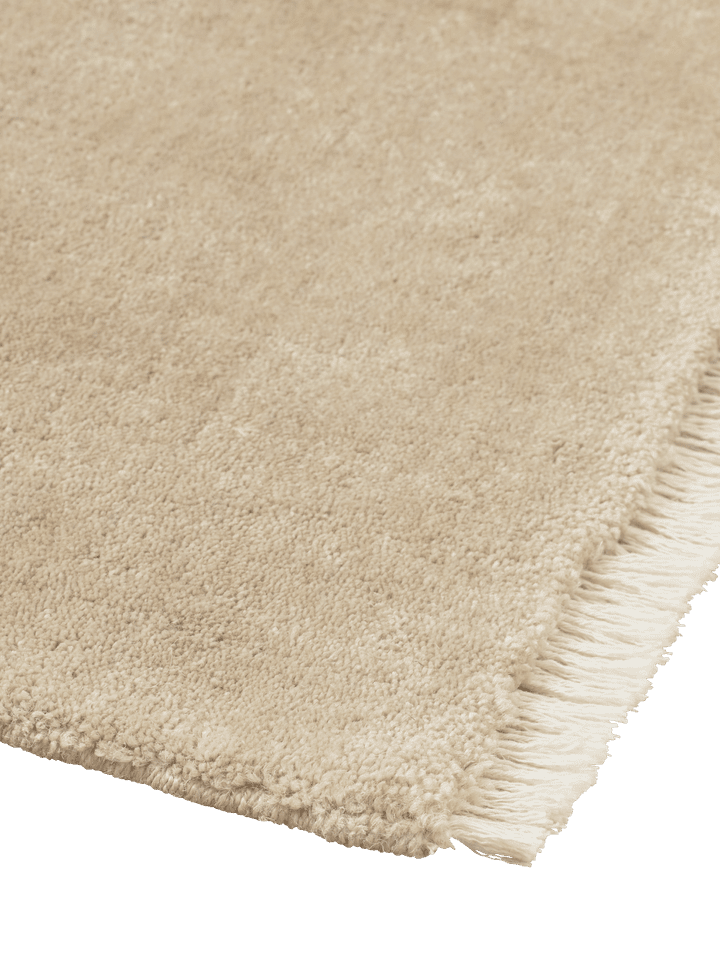 Firth Jute Teppich in Off-white, 200 x 300 cm, von Ferm Living, ideal für stilvolle Wohnräume, präsentiert auf einem hellen Hintergrund.