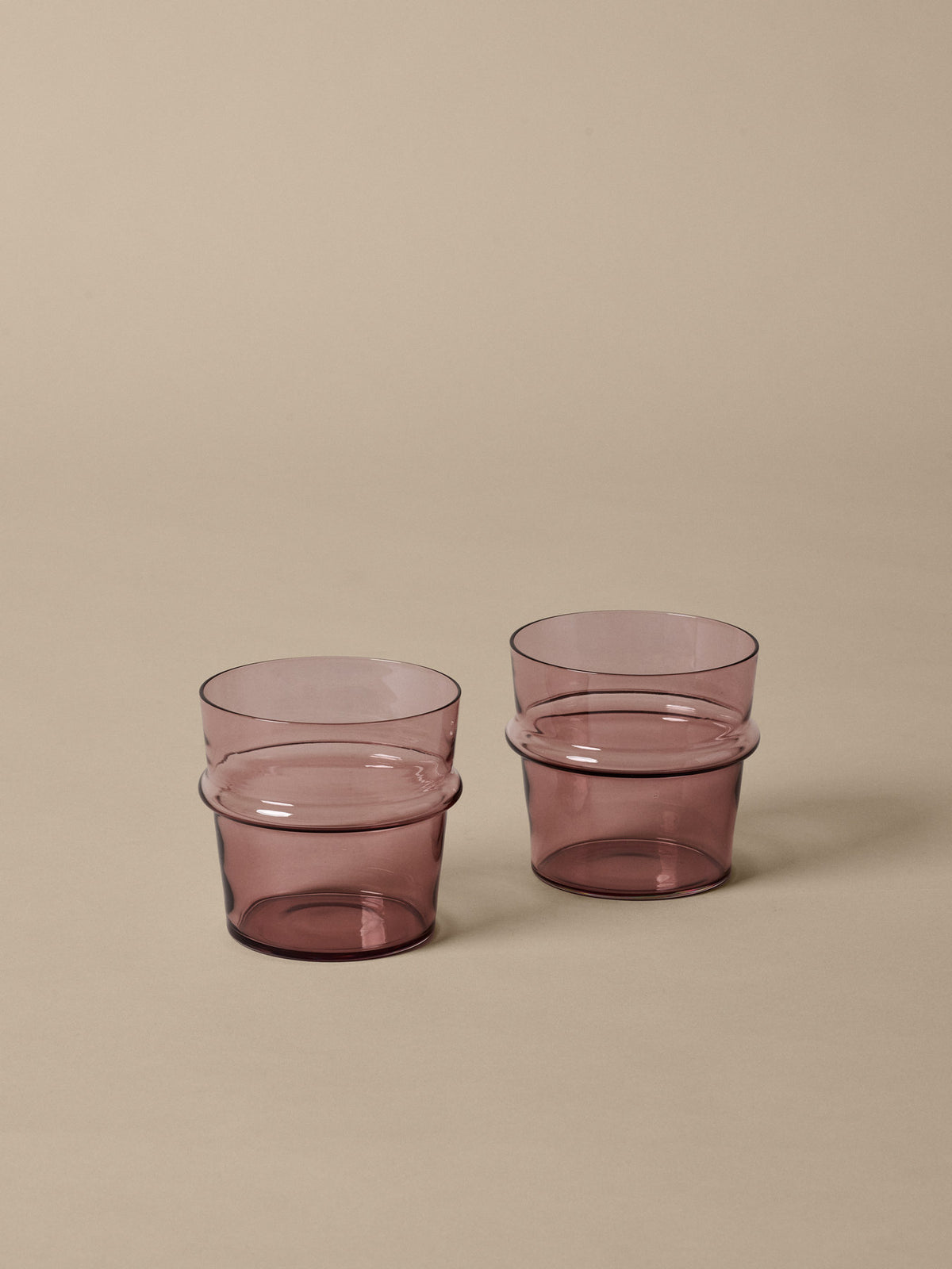 Boya Gläser Low Set aus 2 in Malve präsentiert im Onlineshop von KAQTU Design AG. Glas ist von Ferm Living