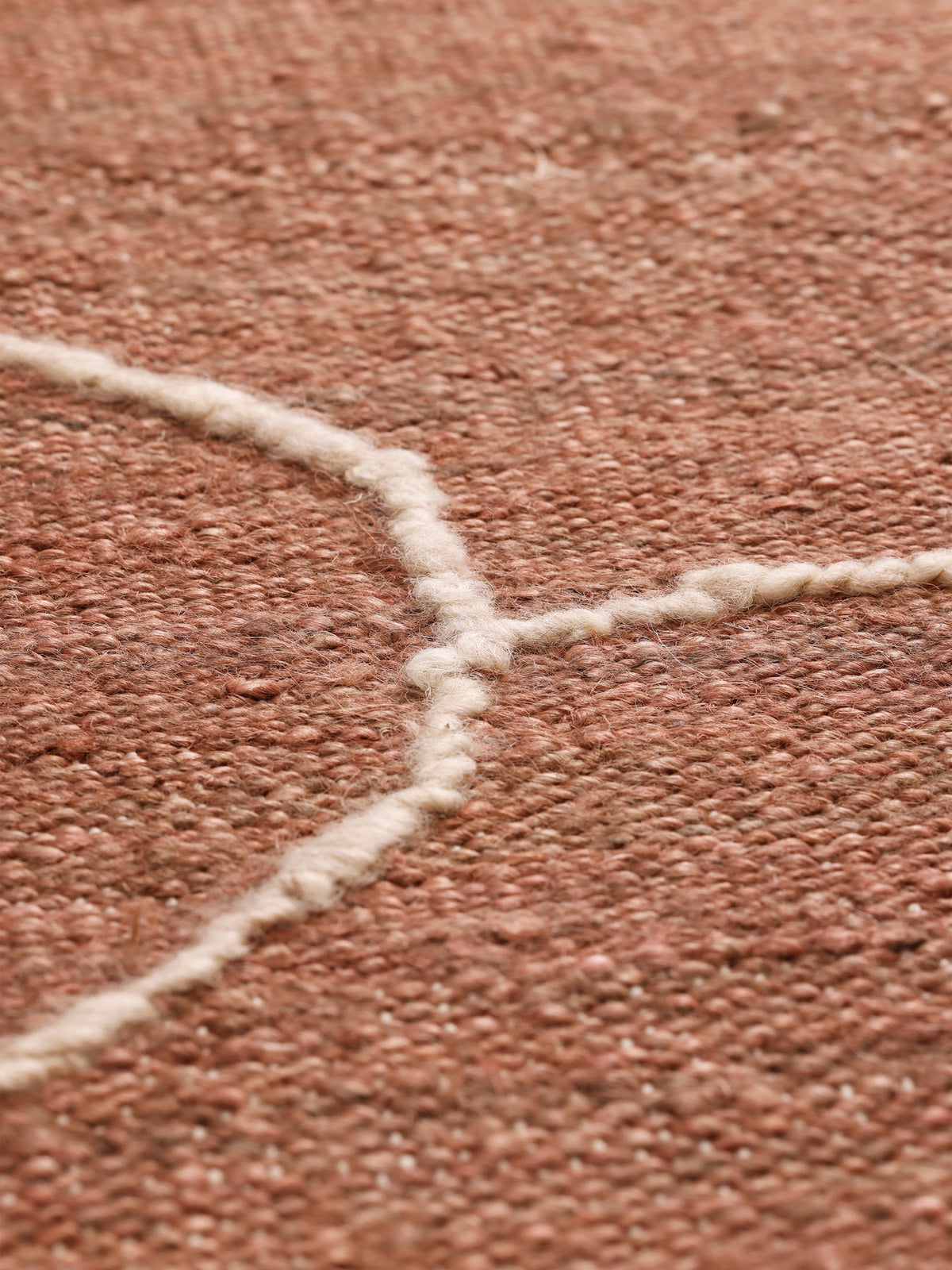 Gesso Jute Teppich 170 x 240 in Terrakotta/Weisslich präsentiert im Onlineshop von KAQTU Design AG. Teppich ist von Ferm Living
