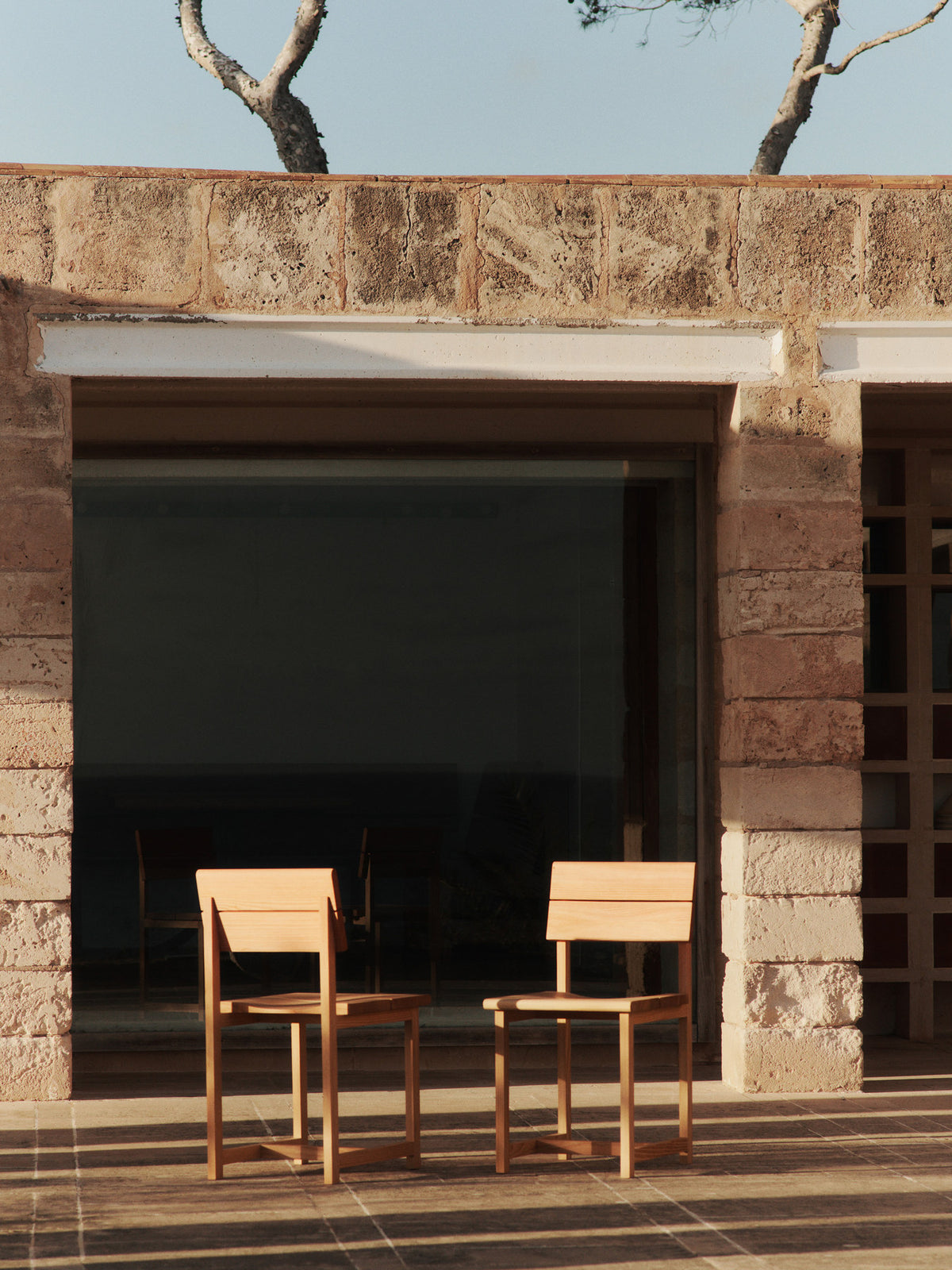 Vist Esszimmerstuhl in Douglasie präsentiert im Onlineshop von KAQTU Design AG. Stuhl ist von Ferm Living