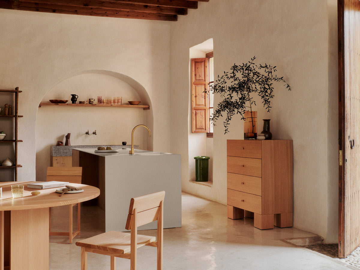 Kuben Kommode 1x4 in Natürliche Eichenfurnier präsentiert im Onlineshop von KAQTU Design AG. Kommode ist von Ferm Living