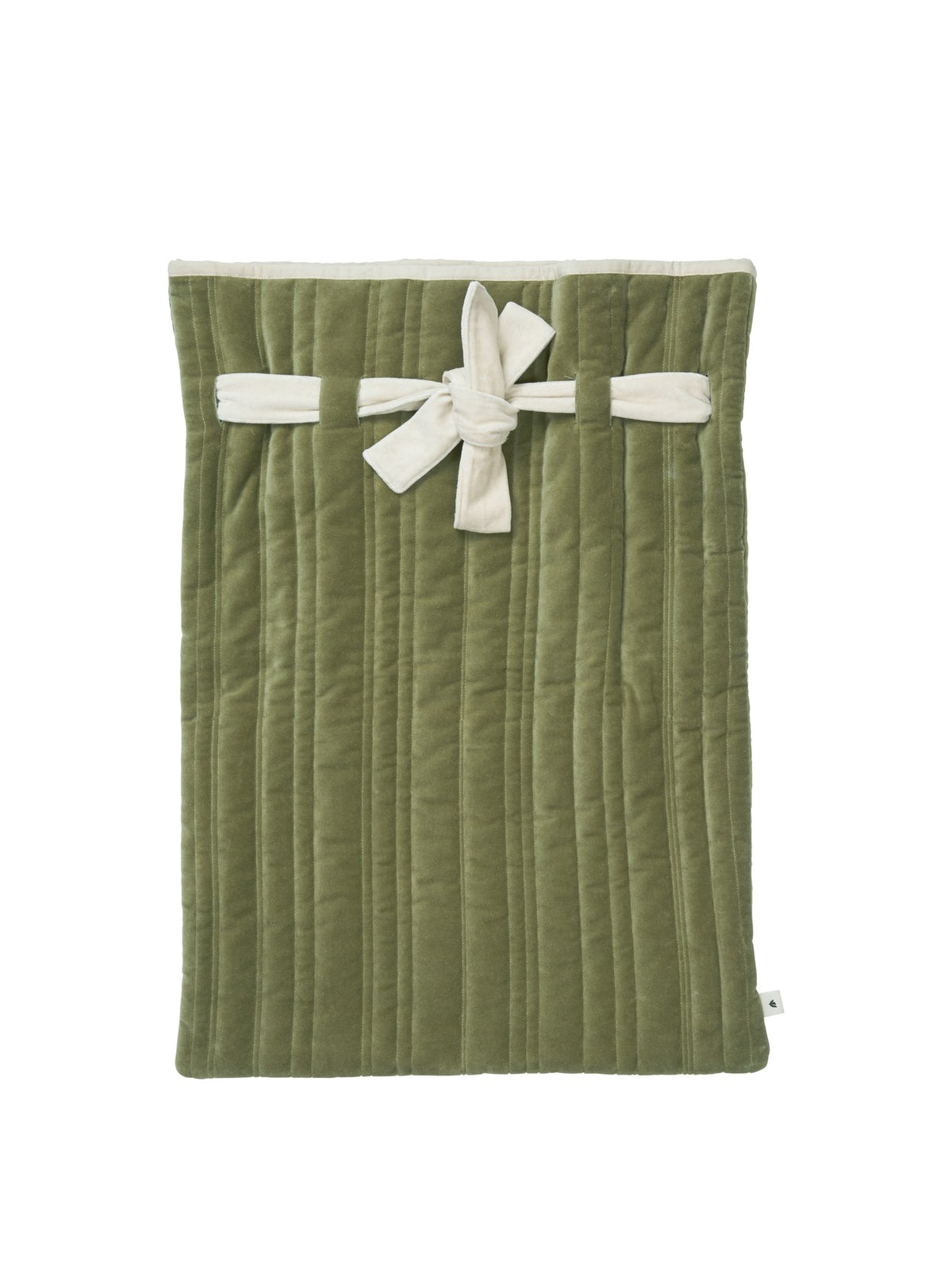 Gestepptes Geschenksäckchen in Khaki aus Bio-Baumwoll-Samt mit Kordelzug und weichem Polyester-Futter, von Ferm Living.