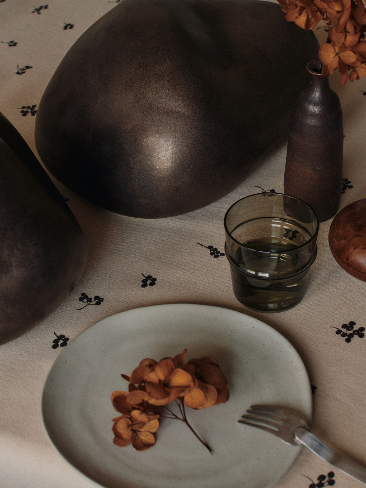 Bellure Stück in Rustikales Bronze präsentiert im Onlineshop von KAQTU Design AG. Deko ist von Ferm Living
