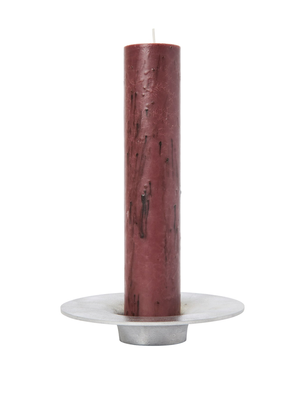 Quadratischer Kerzenhalter aus 100% recyceltem, gegossenem Aluminium mit strukturierter Oberfläche und abgerundeten Kanten, Farbe Aluminium.