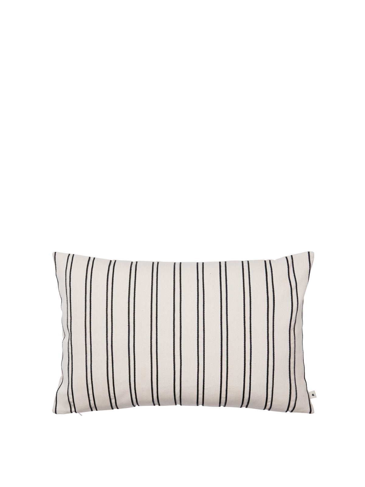 Twill Kissen rechteckig in Off-white/Black präsentiert im Onlineshop von KAQTU Design AG. Deko Kissen ist von Ferm Living