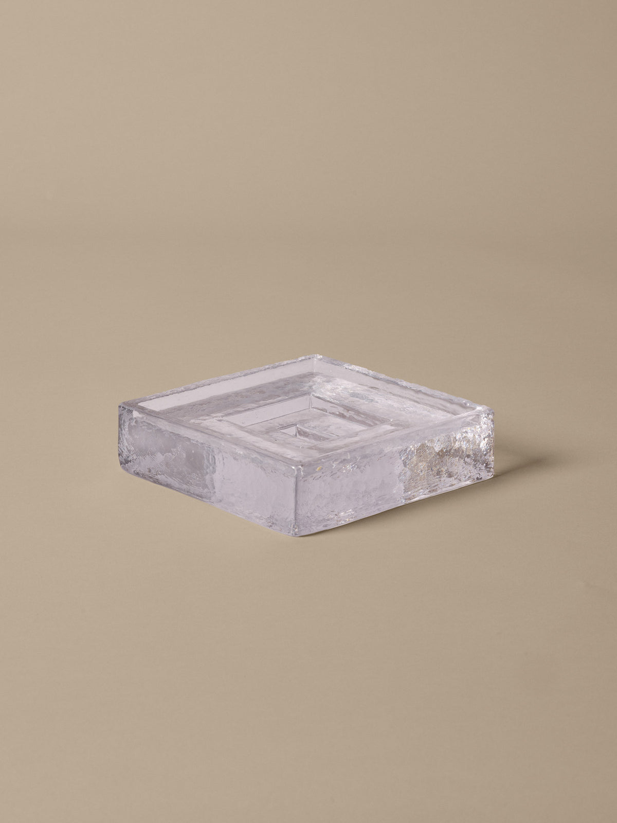 Gradia Candle Holder Square in Clear präsentiert im Onlineshop von KAQTU Design AG. Kerzenständer ist von Ferm Living