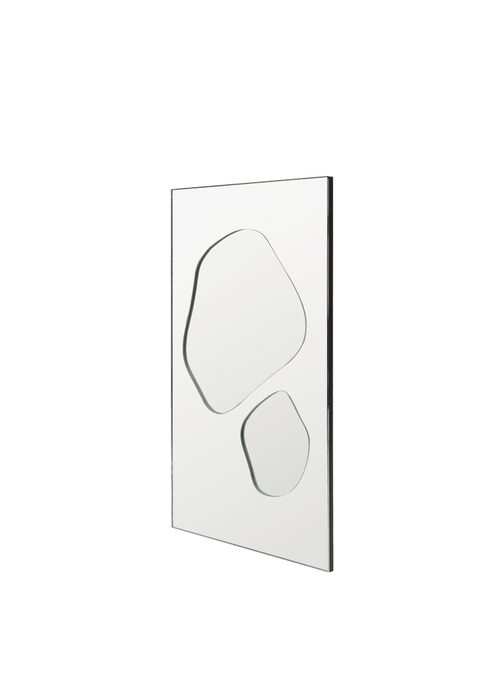 Moderner Folia Wandspiegel H82 in schimmerndem Silber von Ferm Living, perfekt für zeitgemäße Innenräume und geschmackvolle Akzente.