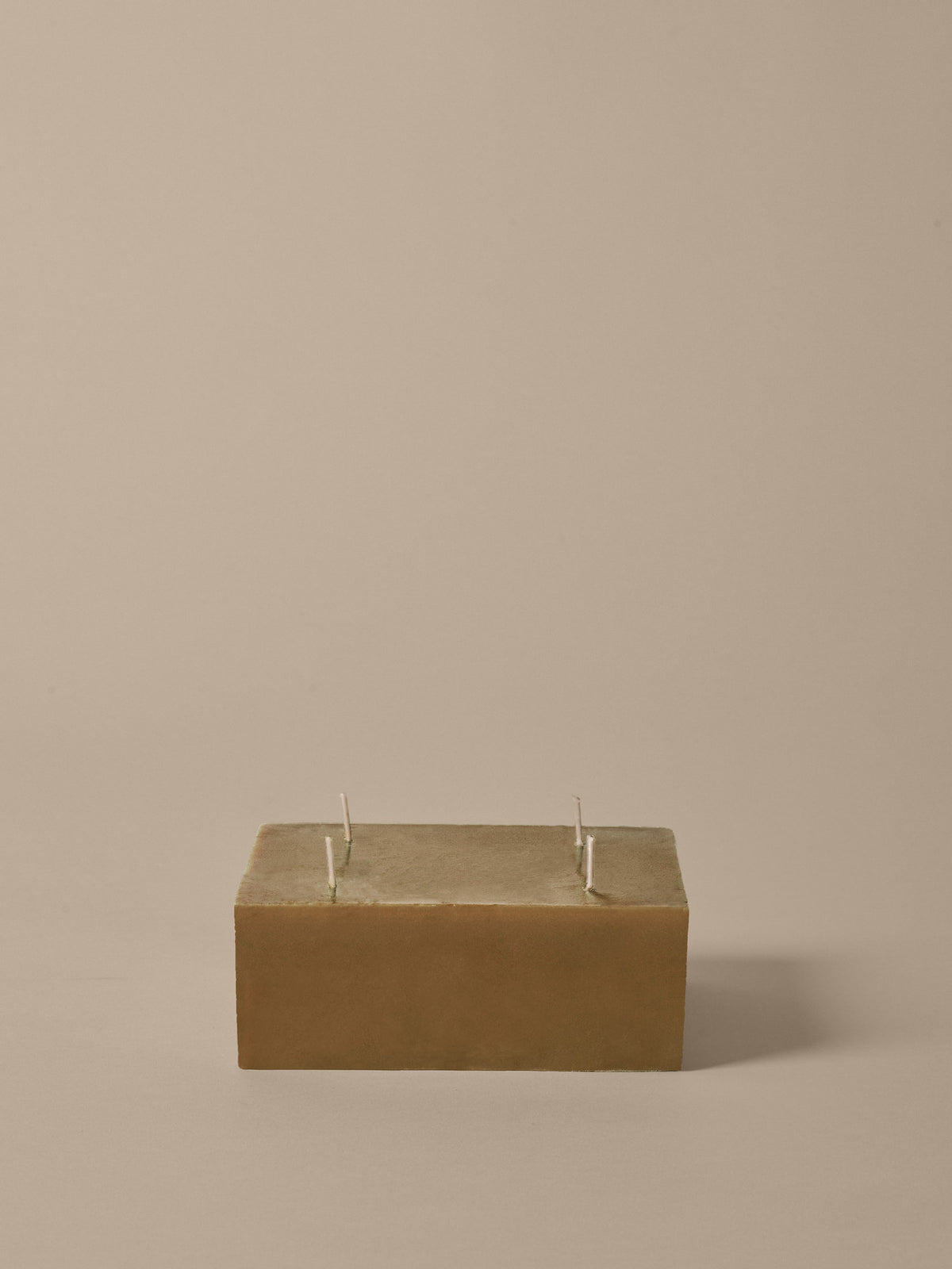 Burren Block Candle Large in Bronze präsentiert im Onlineshop von KAQTU Design AG. Kerzen ist von Ferm Living