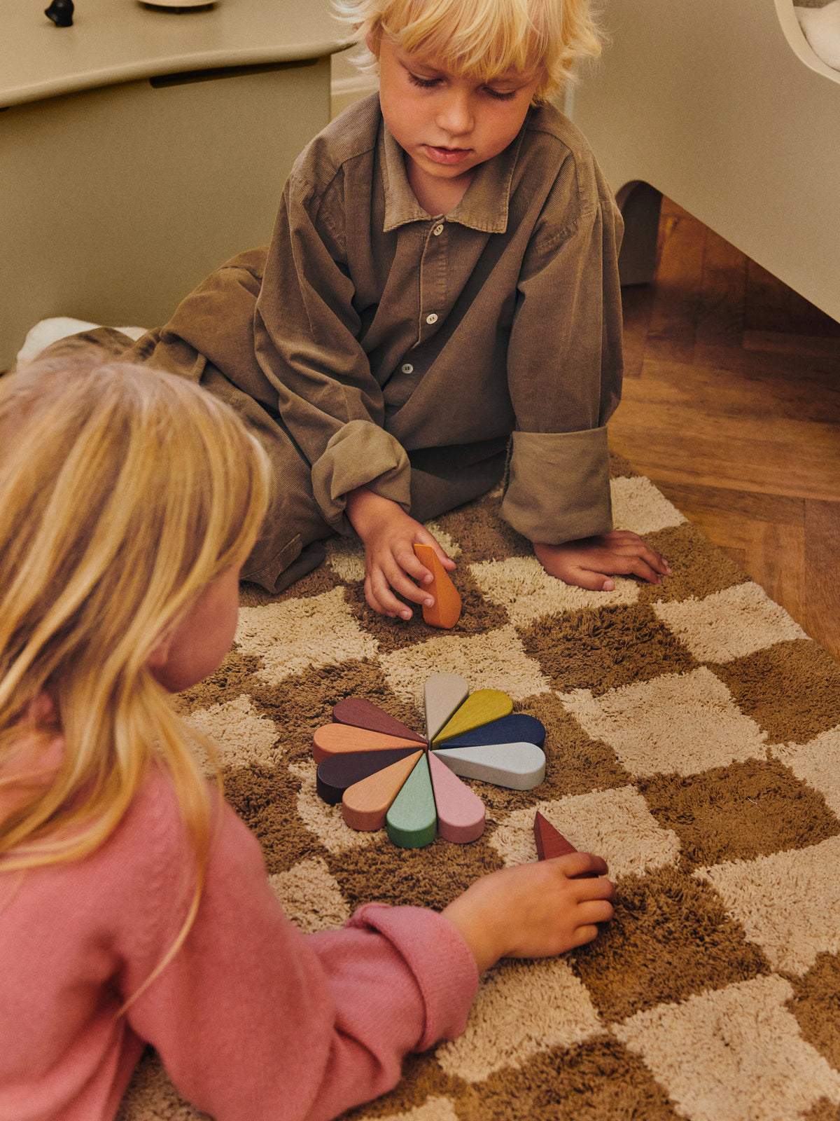 Petal Play Blocks in Multi präsentiert im Onlineshop von KAQTU Design AG. Spielzeug ist von Ferm Living