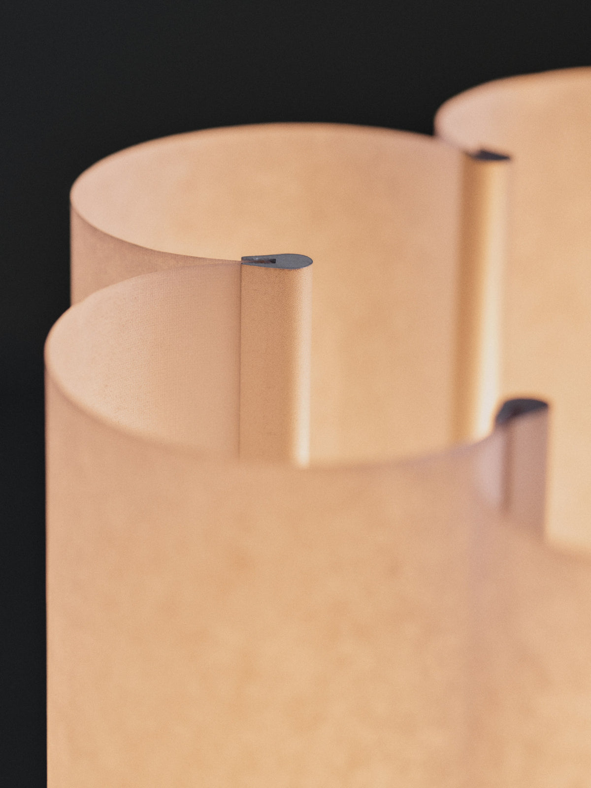 Boe Tischlampe H28 in Silver/Natural präsentiert im Onlineshop von KAQTU Design AG. Tischleuchte ist von Ferm Living