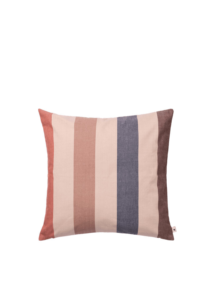 Strand Outdoor Kissen in Cashmere/Mocha/Indigo Blue präsentiert im Onlineshop von KAQTU Design AG. Deko Kissen ist von Ferm Living