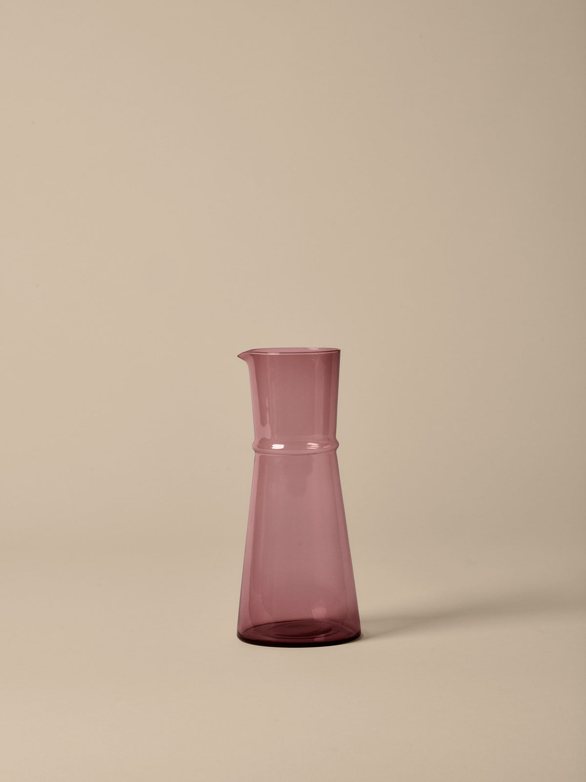 Boya Carafe in Mauve präsentiert im Onlineshop von KAQTU Design AG. Karaffe ist von Ferm Living