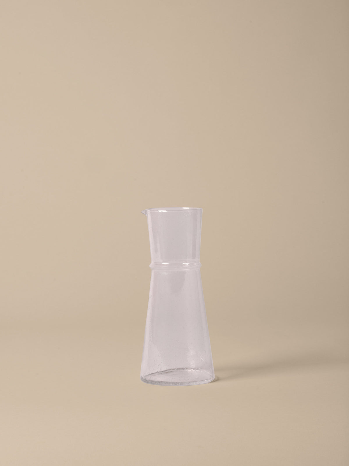 Boya Carafe in Clear with bubbles präsentiert im Onlineshop von KAQTU Design AG. Karaffe ist von Ferm Living