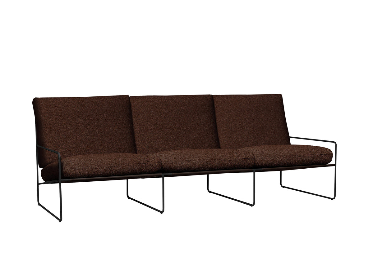 Dreisitziges Outdoor-Sofa Desert von Ferm Living mit Bouclé-Bezug, Sitzkissen und Stahlrahmen