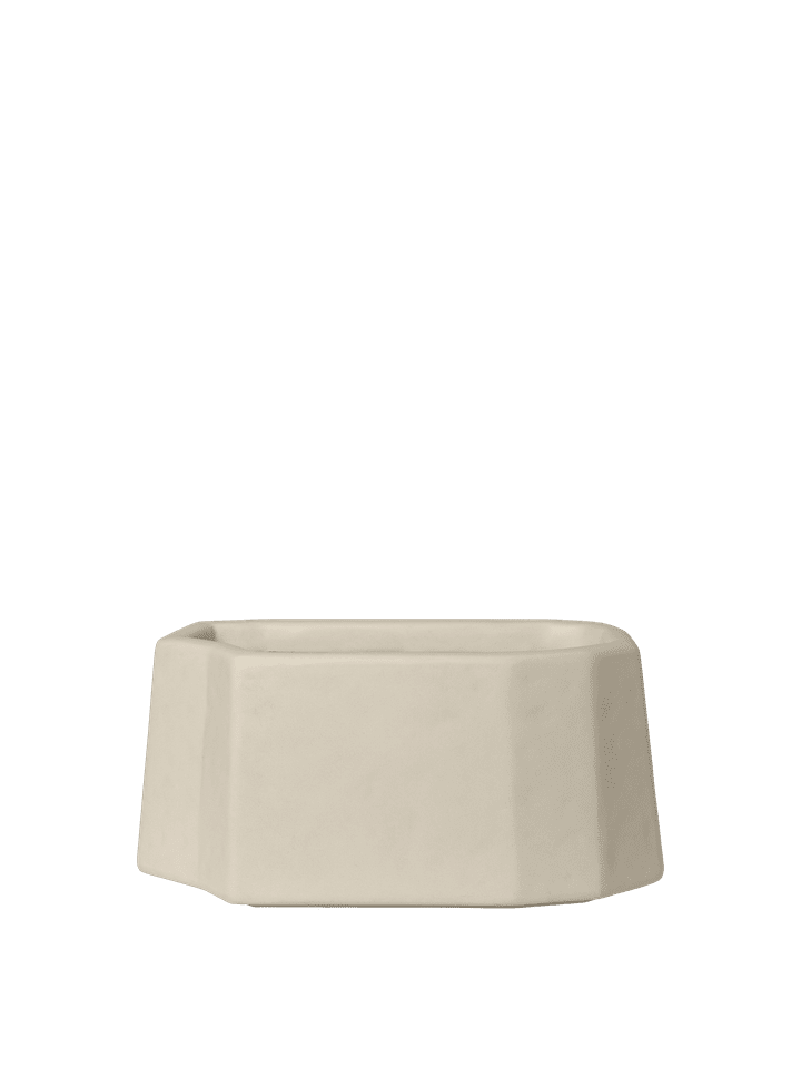 Staffa Pflanzentopf H27 in Ivory präsentiert im Onlineshop von KAQTU Design AG. Pflanzentopf Outdoor ist von Ferm Living