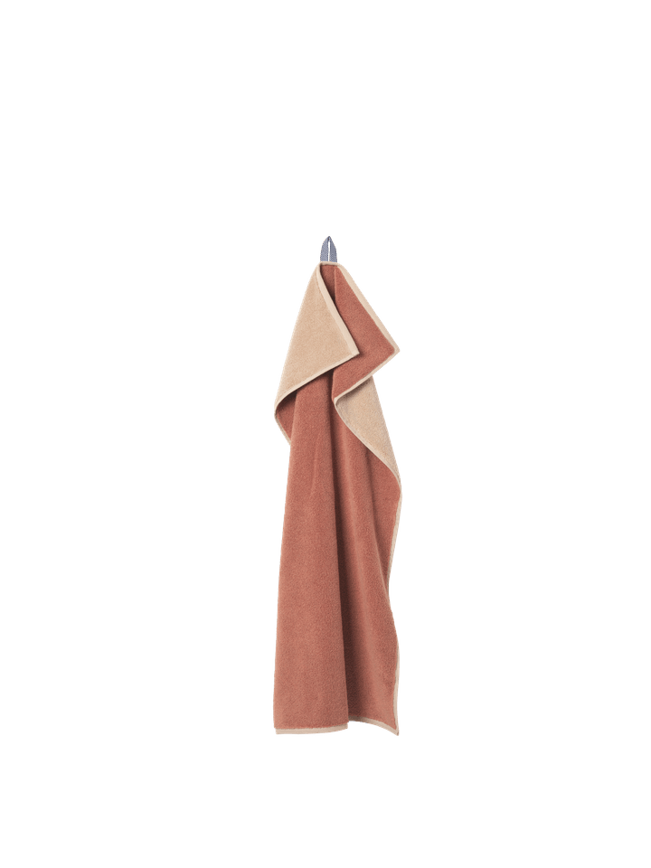Ekko Handtuch in Mocha/Cashmere präsentiert im Onlineshop von KAQTU Design AG. Handtuch ist von Ferm Living