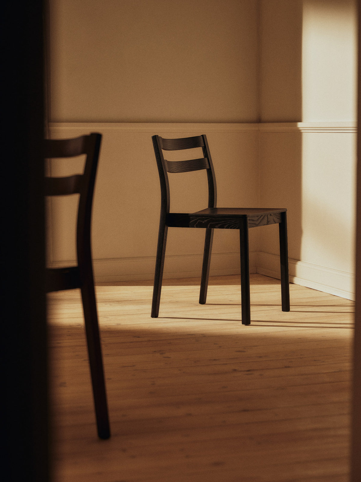 Boda Esszimmerstuhl in Black präsentiert im Onlineshop von KAQTU Design AG. Stuhl ist von Ferm Living