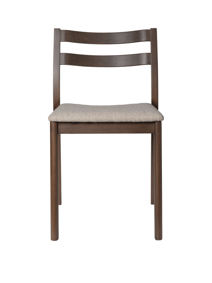 Boda Esszimmerstuhl Soft Bouclé Seat Upholstered in Dark Stained Beech/Natural präsentiert im Onlineshop von KAQTU Design AG. Stuhl ist von Ferm Living