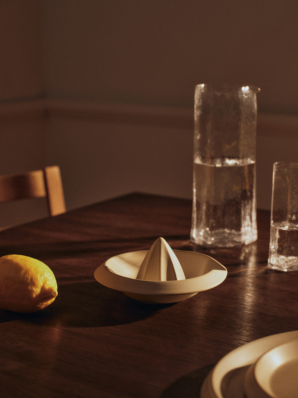 Kiru Carafe in Clear präsentiert im Onlineshop von KAQTU Design AG. Karaffe ist von Ferm Living