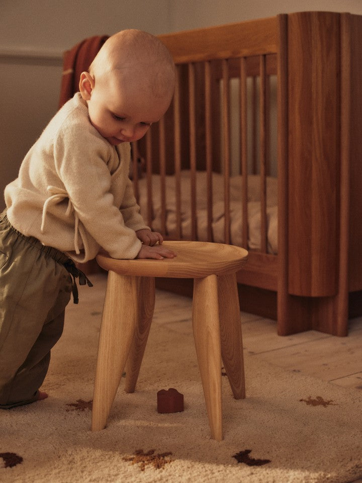 Feve Kids Hocker in Natural präsentiert im Onlineshop von KAQTU Design AG. Hocker ist von Ferm Living