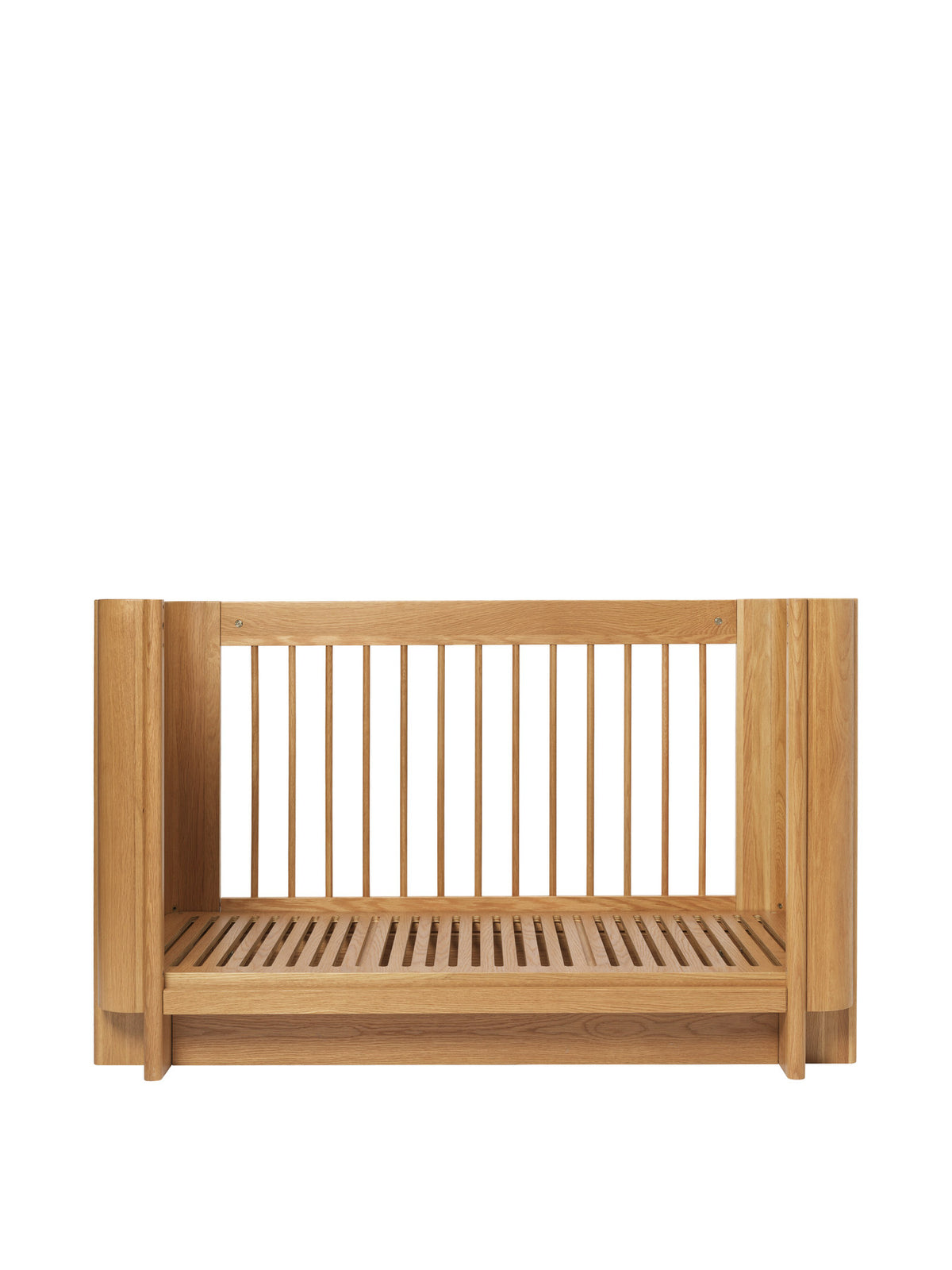 Tilu Babybett in Natur Eiche präsentiert im Onlineshop von KAQTU Design AG. Bett ist von Ferm Living