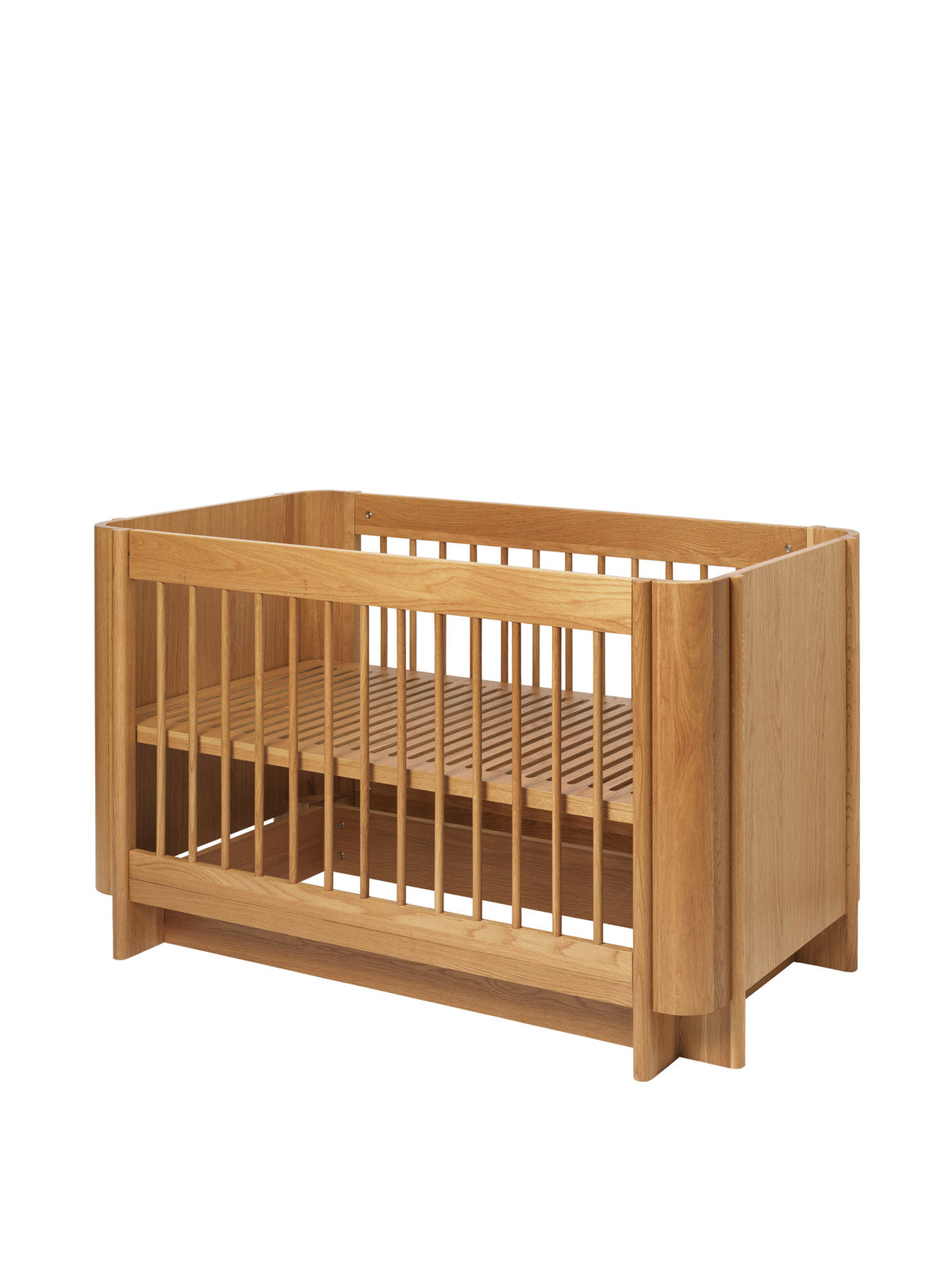 Tilu Babybett in Natur Eiche präsentiert im Onlineshop von KAQTU Design AG. Bett ist von Ferm Living