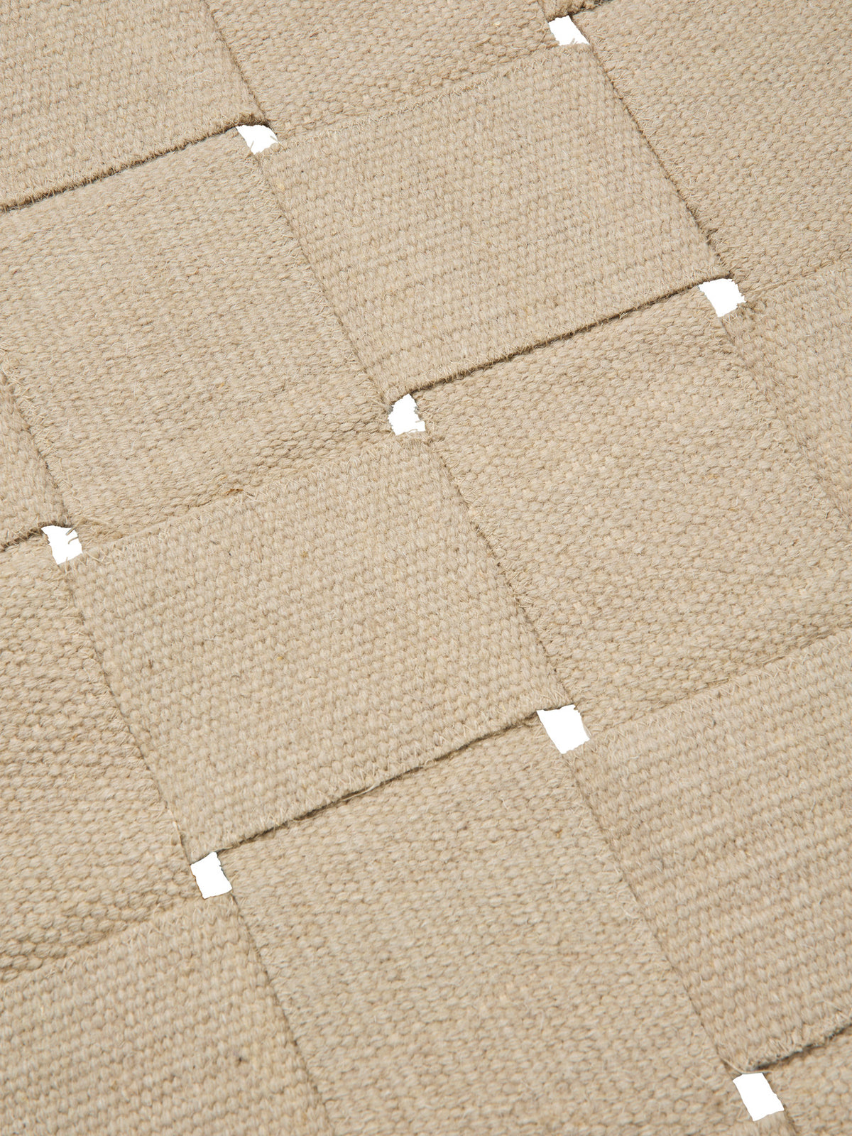 Foundation Teppich von Ferm Living in Cashmere, handgefertigt aus Wolle und Baumwolle mit gewebter Textur, rechteckige Form