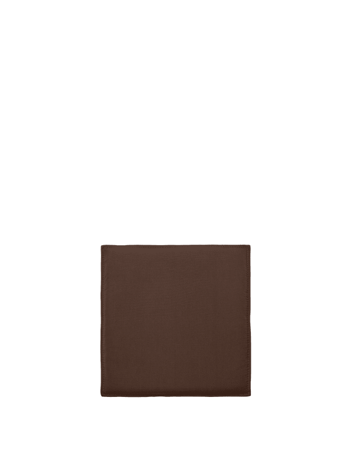 Dapple Sitzkissen Esszimmerstuhl in Dark Chocolate präsentiert im Onlineshop von KAQTU Design AG. Gartenkissen ist von Ferm Living