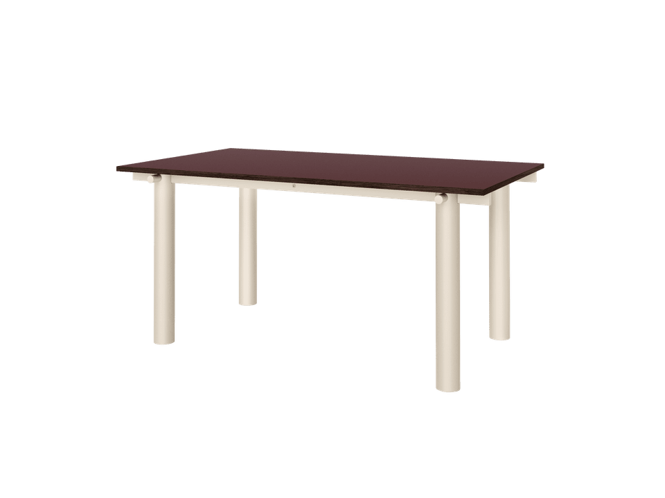 Moderner Atura Esstisch in Light Cashmere und Burgundy, ideal für stilvolle Essbereiche, präsentiert von Ferm Living.