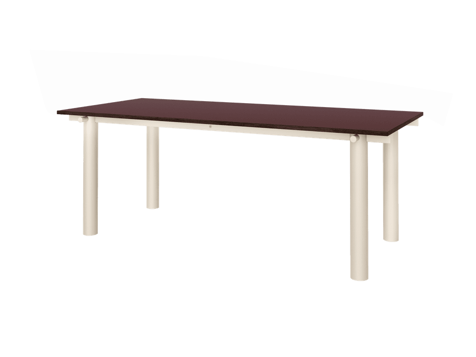 Moderner Atura Esstisch in Light Cashmere und Burgundy, ideal für stilvolle Essbereiche, präsentiert von Ferm Living.