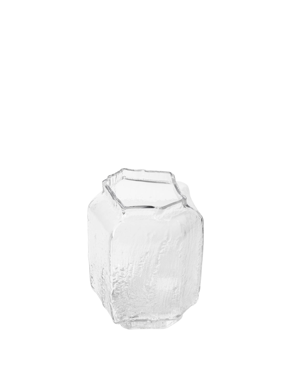 Klare Glasvase Mokuri H25 von Ferm Living mit facettierter Oberfläche und vertikalen Linien, mundgeblasen aus recyceltem Glas.