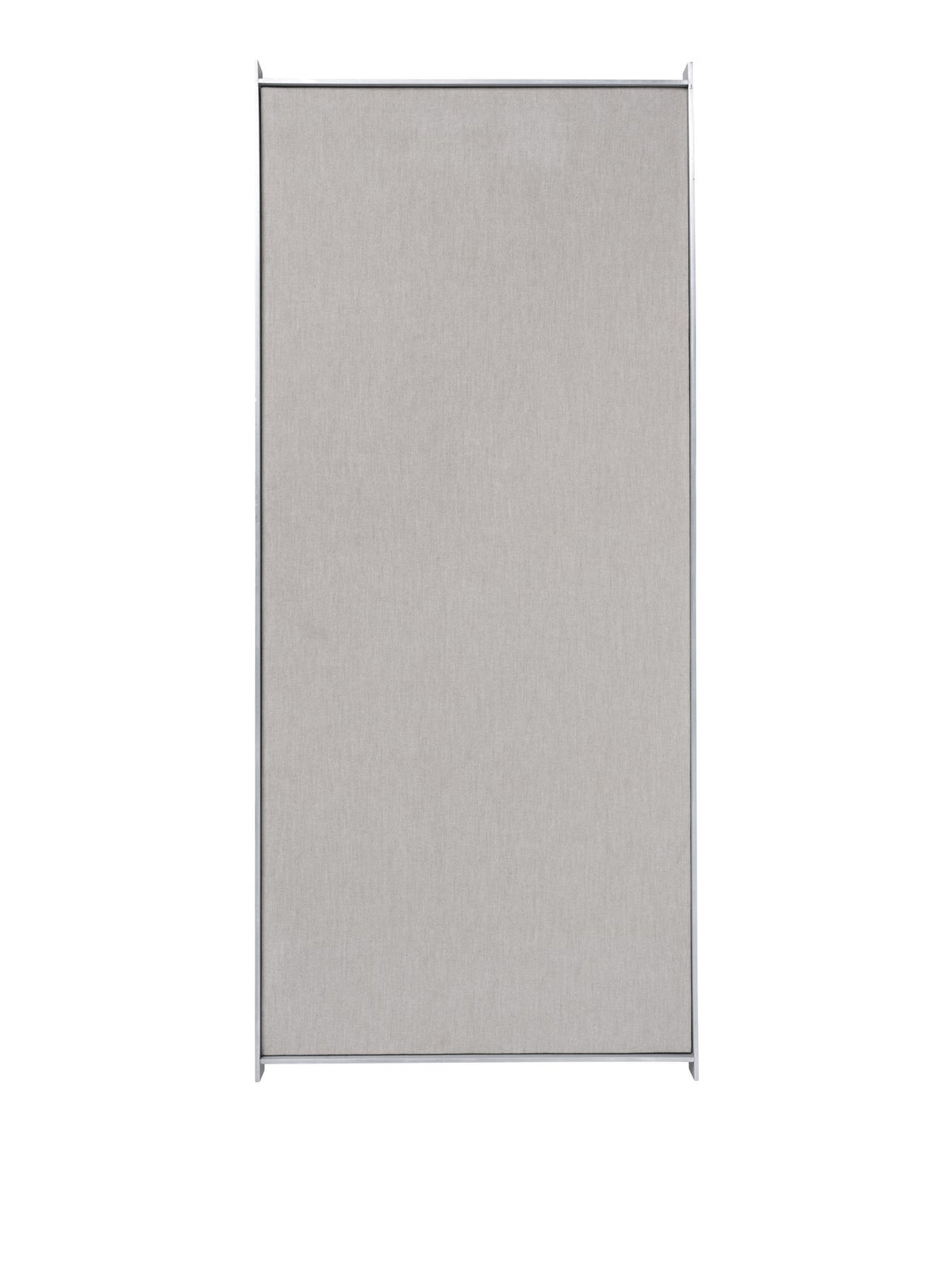 Schmale Pinnwand mit dunkler Korkoberfläche und Rahmen aus gebürstetem Aluminium, rechteckige Form, an einer Wand montiert.
