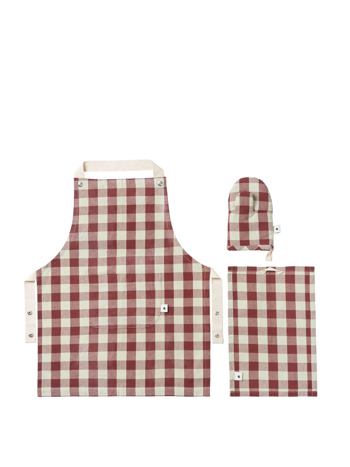 Bothy Kinderküchen-Set von Ferm Living: Schürze, Ofenhandschuh und Geschirrtuch aus Bio-Baumwolle im Karomuster, Farbe Zimt/Graugrün.